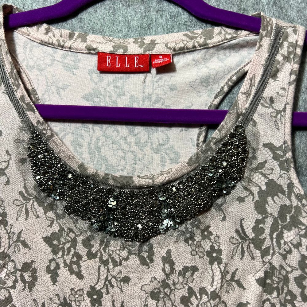 ELLE Floral Tank Top with Beaded Necklace Detail Gray Pink Size S - Picture 2 of 8